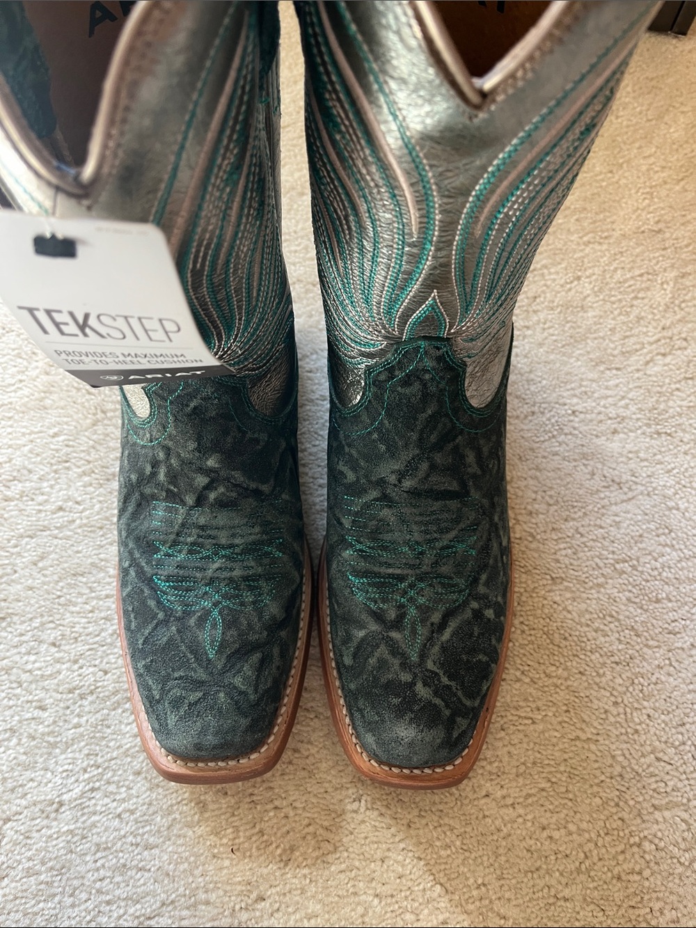Women’s Roughout Ariat Cowboy Boots - Picture 2 of 6